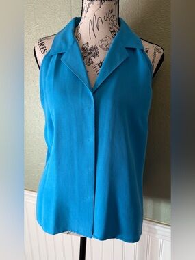 City Silk Blue Sleeveless Collared Women's Top. 💯 Silk.